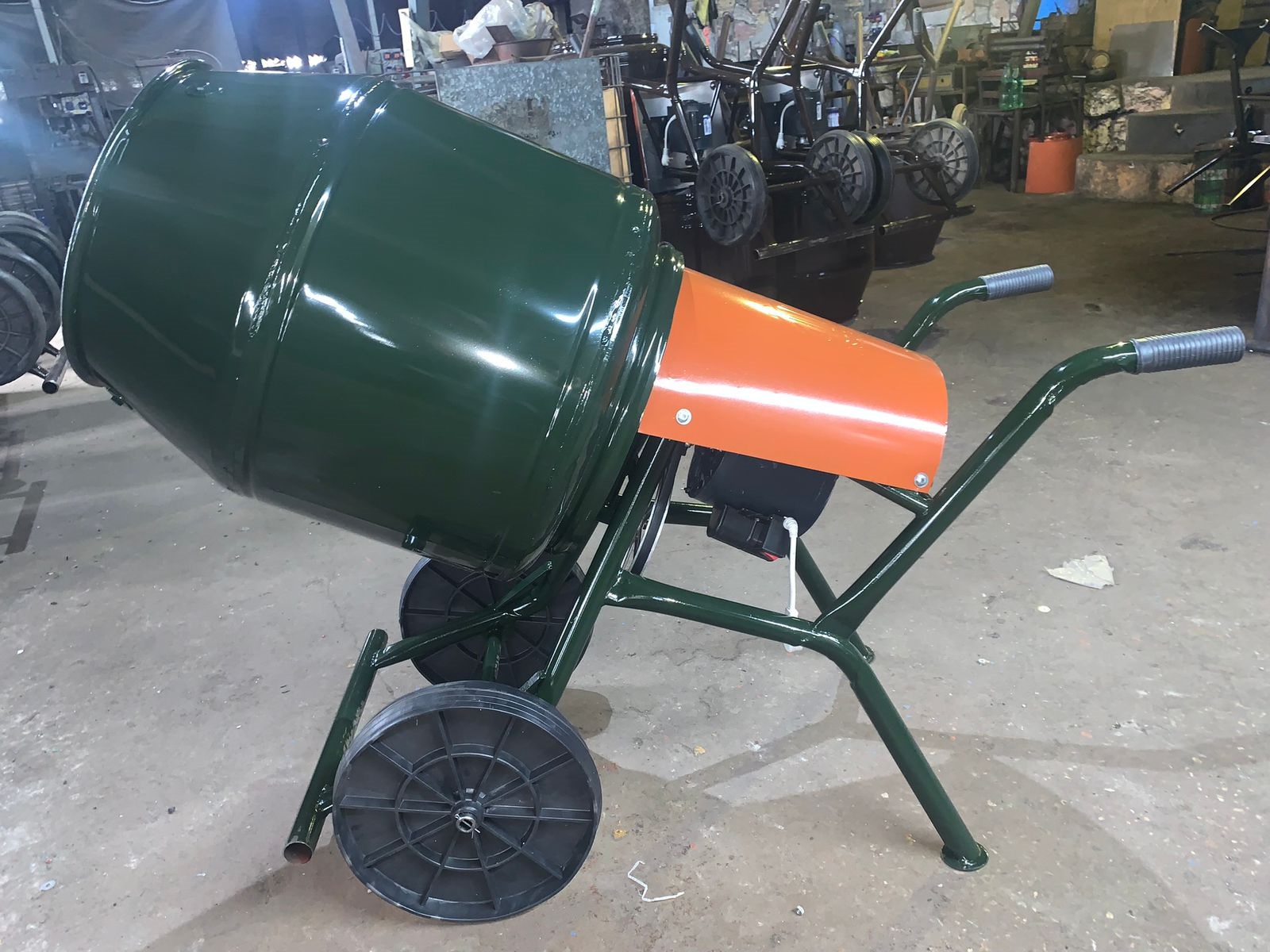 HORMIGONERA 130 LITROS MOTOR 1 HP RUEDAS MACIZAS
